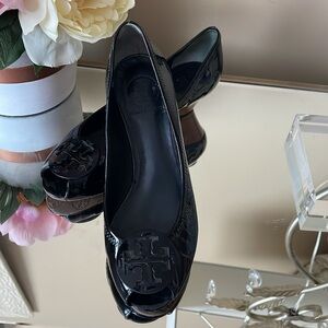TORY BURCH Black Patent Leather Peep Toe Wedge Sandals